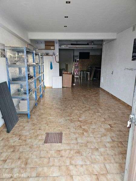 Alugo Armazém/Garagem - Grande imagem: 2/4