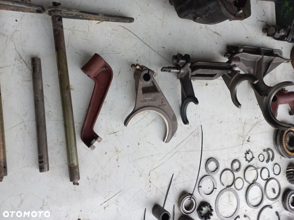 Deutz fahr DX 3.90,3.70,3.10,3.30, 3.65, 3.75,3.50,3.60, G70,4337918,4378828,4342689.WAŁEK,atak,synchronizator,podnośnik,mechanizm różnicowy,koło zębate,łożysko,piasta,most,kabina,silnik,skrzynia,obudowa mostu,zwolnice,koła,maska,części - 5