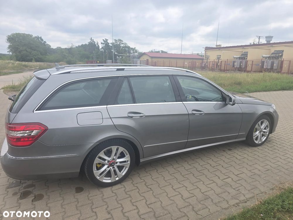 Mercedes-Benz Klasa E 220 CDI DPF BlueEFFICIENCY Automatik Avantgarde - 3