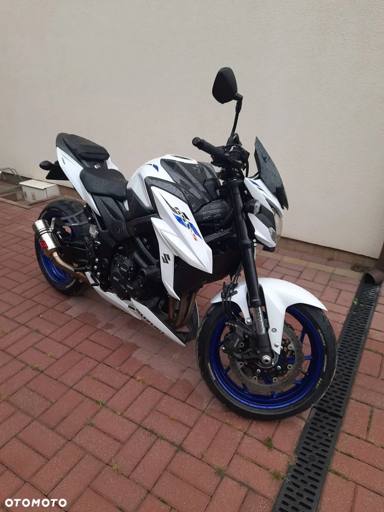 Suzuki GSX - 2