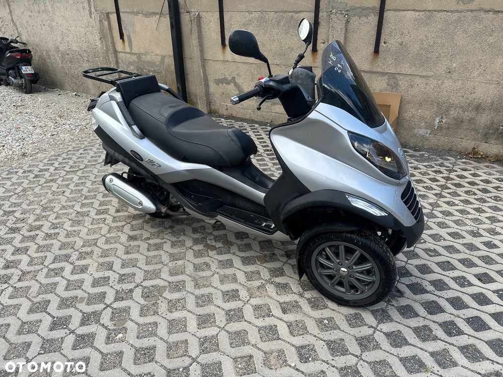Piaggio MP-3 - 3