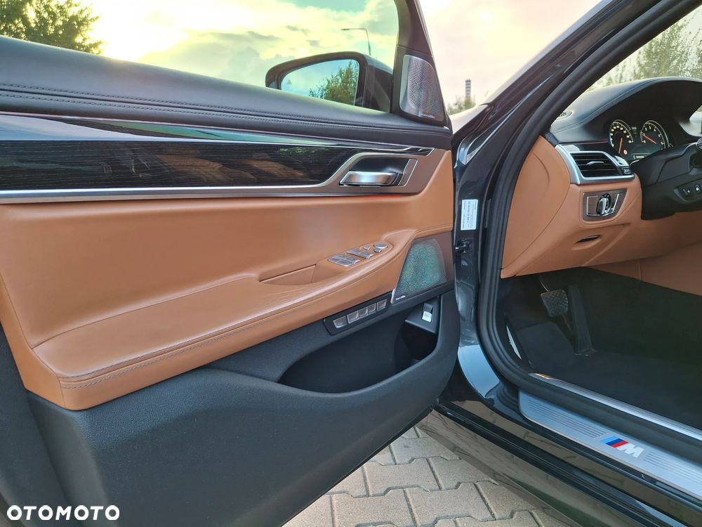 BMW Seria 7 750i xDrive - 11