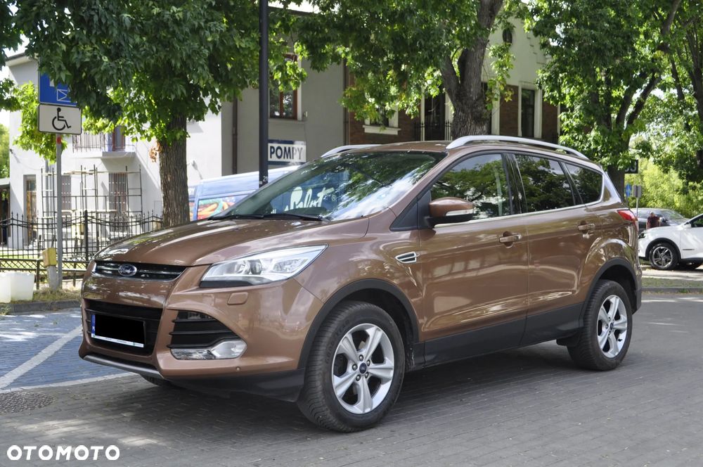 Ford Kuga 1.6 EcoBoost 2x4 Titanium - 4
