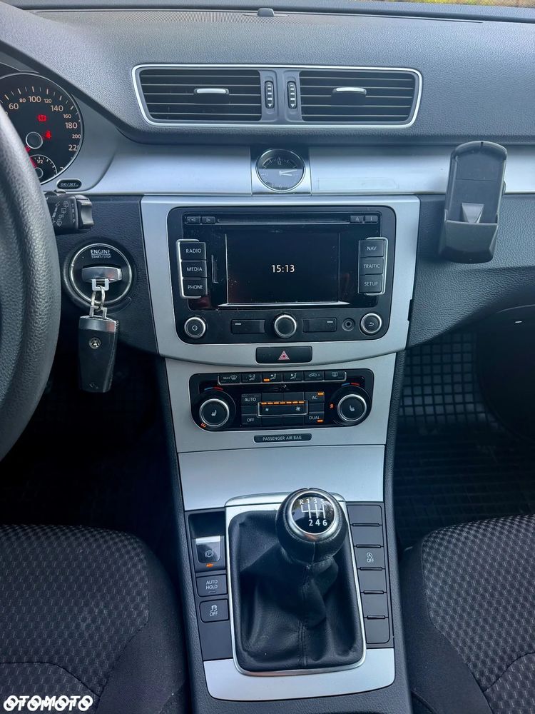 Volkswagen Passat 2.0 Blue TDI SCR Trendline - 8