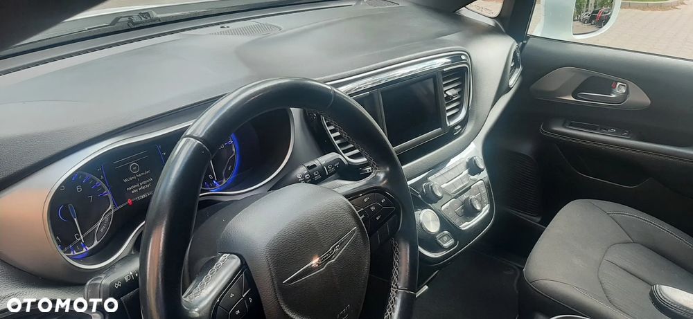 Chrysler Pacifica - 12