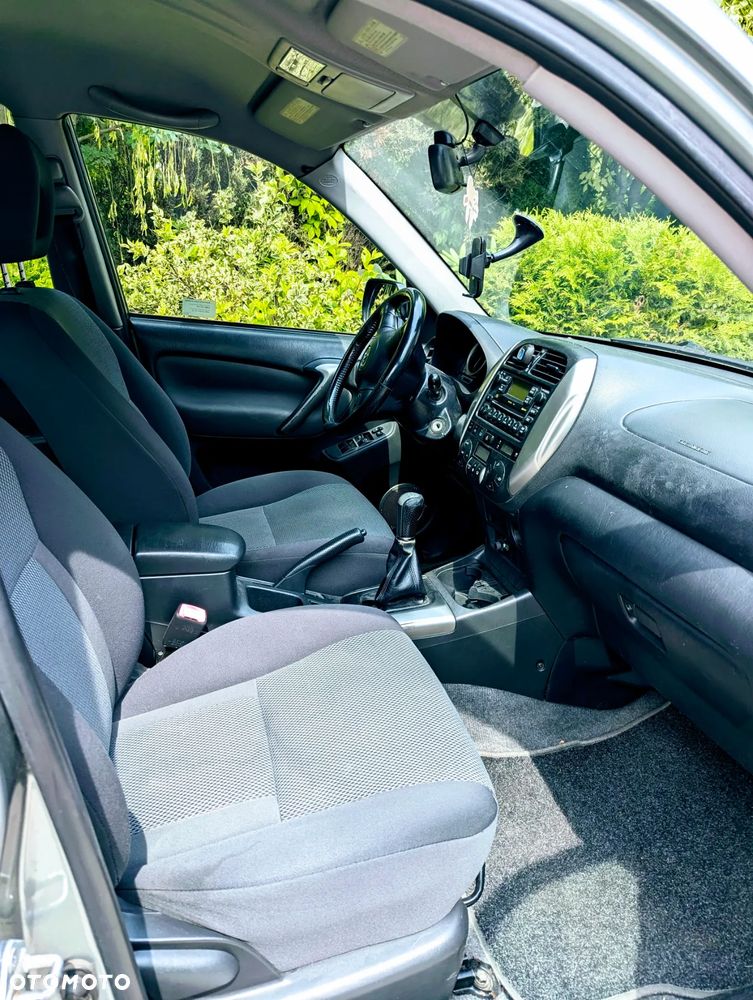 Toyota RAV4 2.0 VVT-i 4x4 - 4