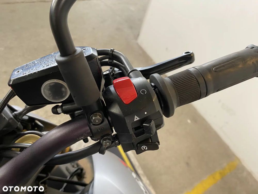 Suzuki GSX 1000 - 26