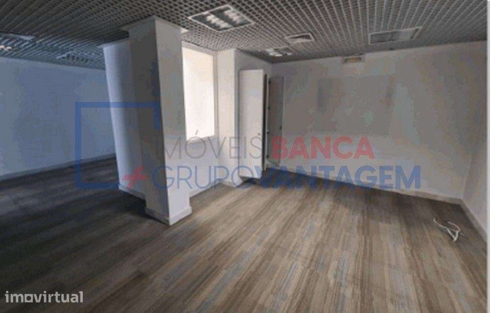 Loja/Escritório de Grande Dimensão em Vagos | 426 m² | Ideal para ... - Grande imagem: 3/6