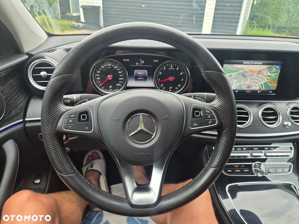 Mercedes-Benz Klasa E 200 4Matic 9G-TRONIC Avantgarde - 18