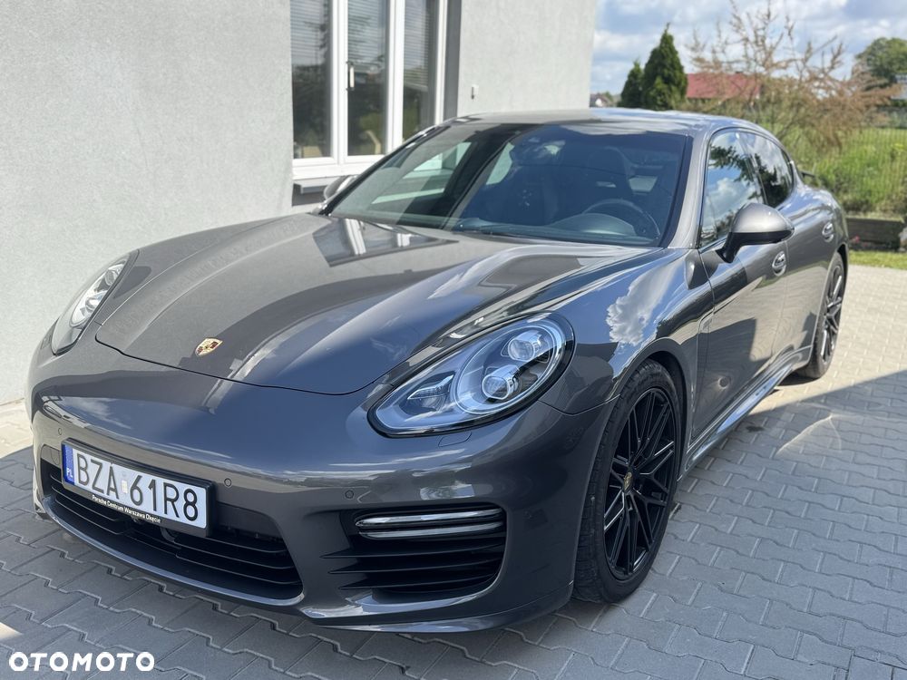 Porsche Panamera - 1