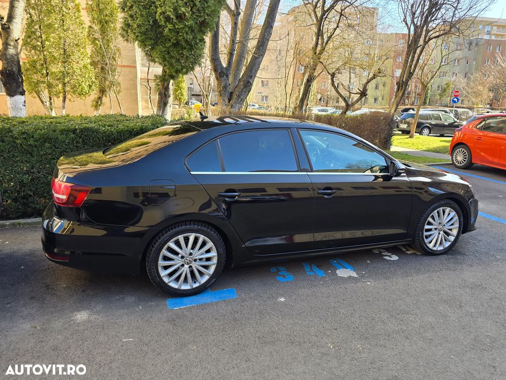 Volkswagen Jetta 2.0 TDI DSG Comfortline - 13