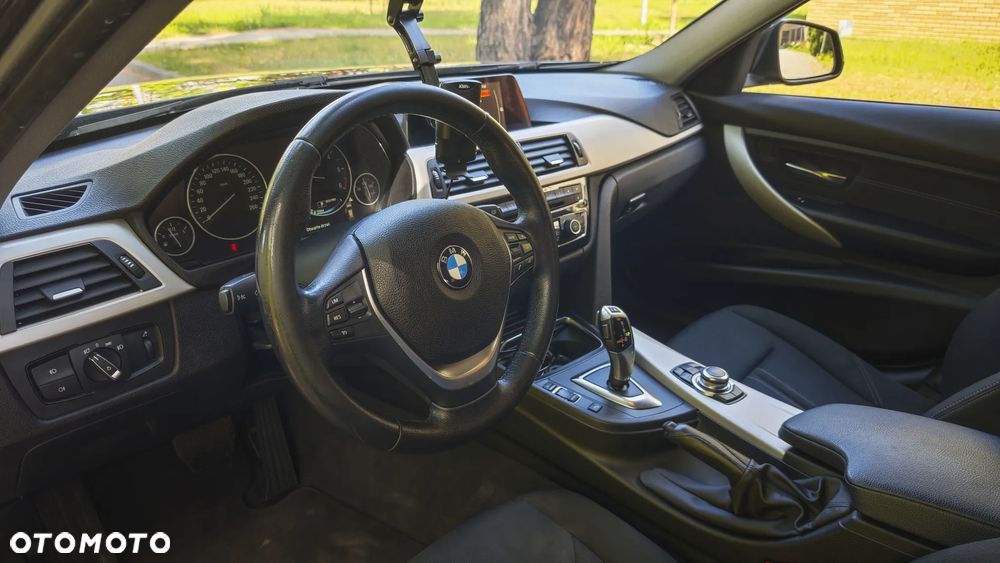 BMW Seria 3 320d Efficient Dynamics Edition - 16
