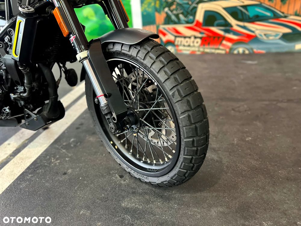Husqvarna Svartpilen - 24