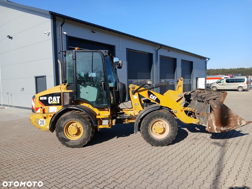 Caterpillar 907M - 1