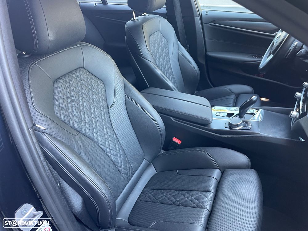 BMW 530 e Pack 50 anos M - 33