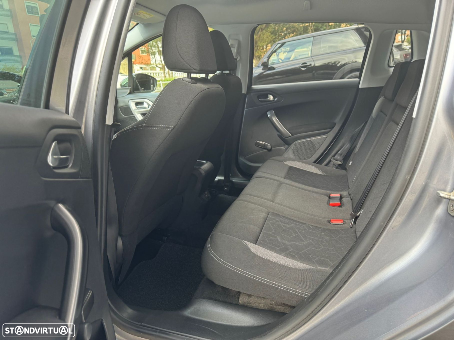 Peugeot 2008 1.6 BlueHDi Style - 22