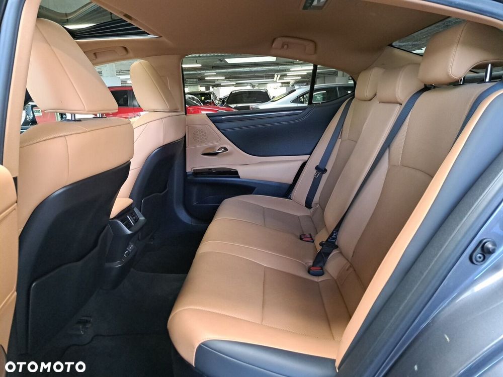 Lexus ES 300h Business Edition - 13
