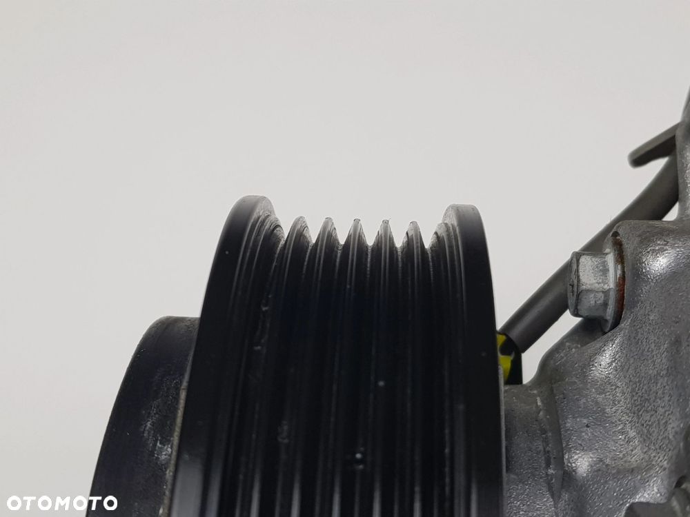 Kompresor Sprężarka klimatyzacji BMW F10 F20 F30 2.0d B47 6994082 - 6