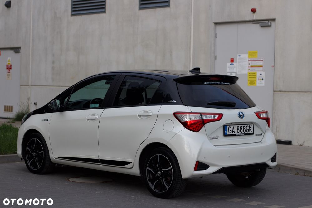Toyota Yaris Hybrid 100 Selection Pure - 5