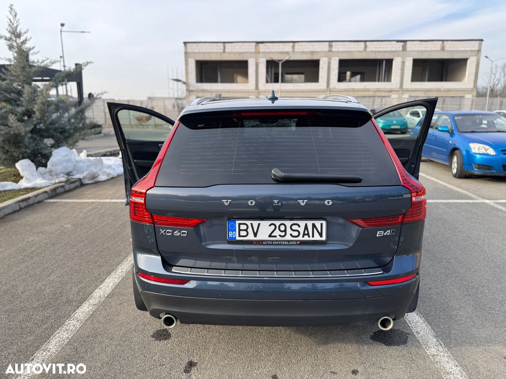 Volvo XC 60 B4 MHEV AWD Momentum Pro - 14