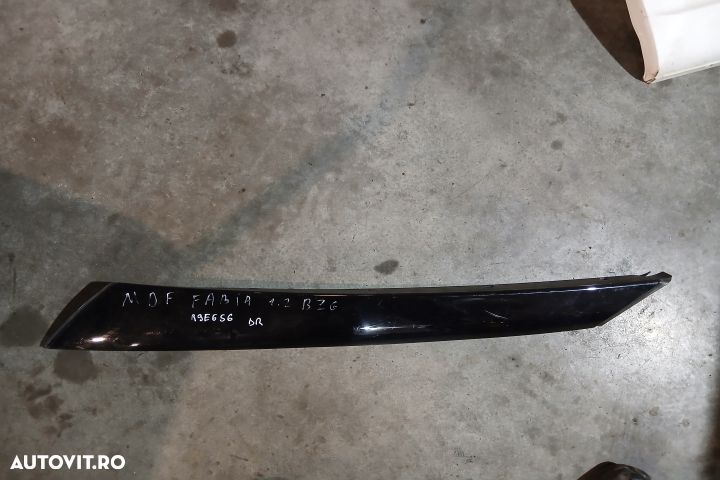 Ornament exterior spre fata usa spate dreapta 5J6853264A 5J6853264A S - 1
