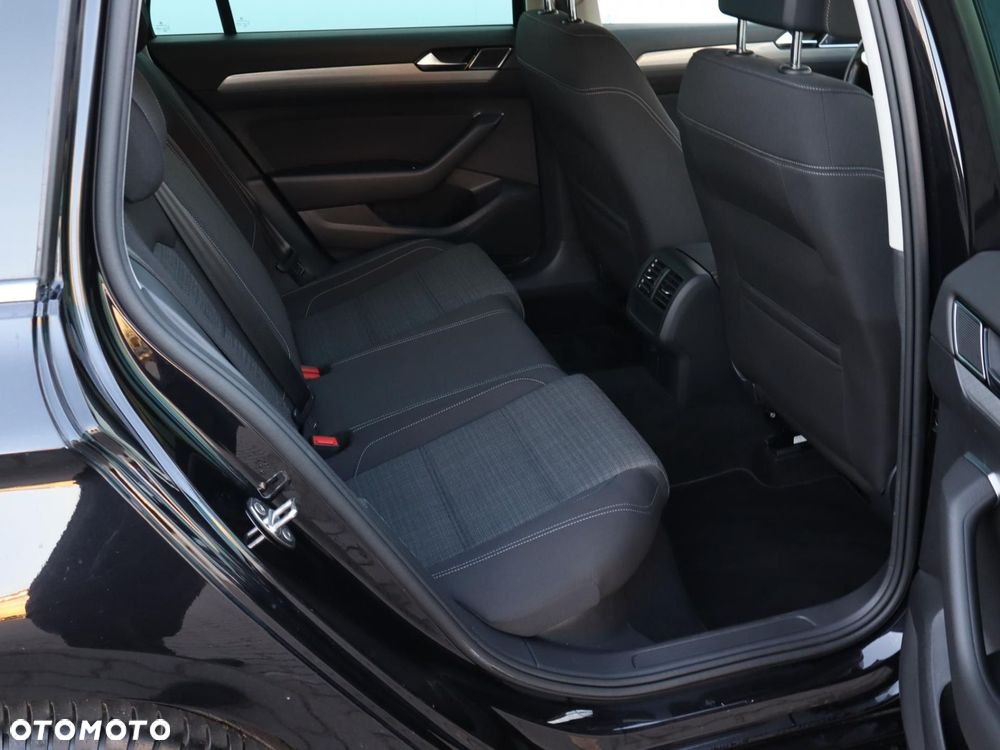 Volkswagen Passat - 6