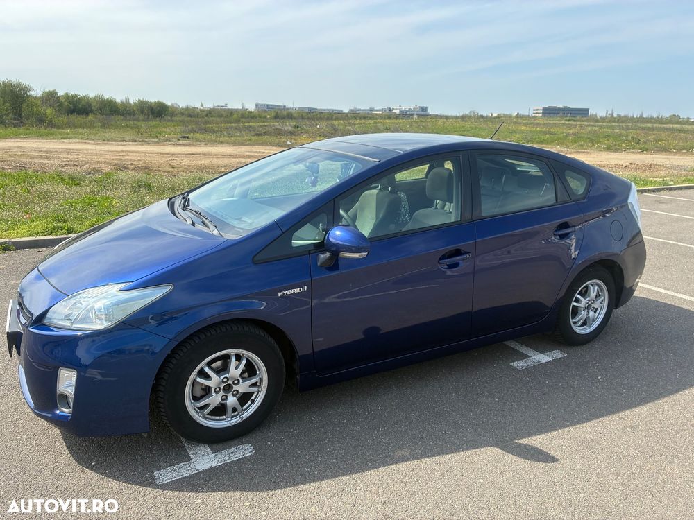 Toyota Prius (Hybrid) Sol Plus - 3