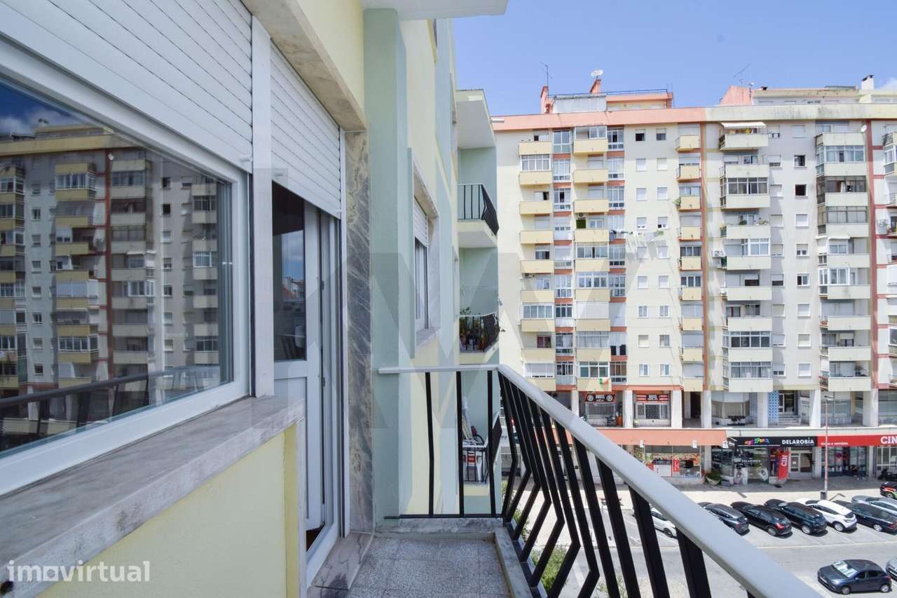 Apartamento T3 com Varanda e Excelente Luminosidade | Benfica - Grande imagem: 5/28