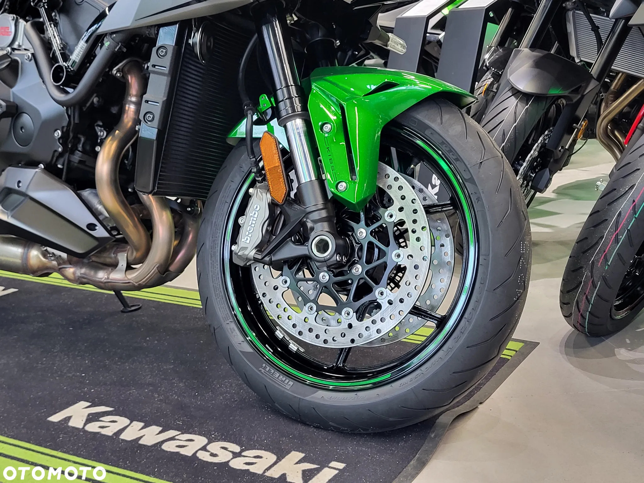 Kawasaki H2 - 4