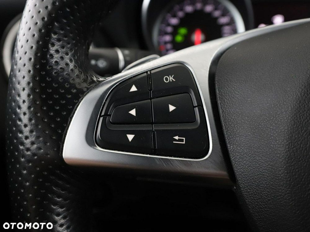 Mercedes-Benz CLA 220 4Matic 7G-DCT AMG Line - 32