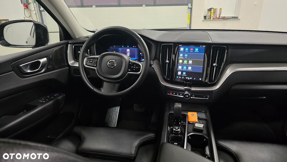 Volvo XC 60 B4 D Plus Dark - 17