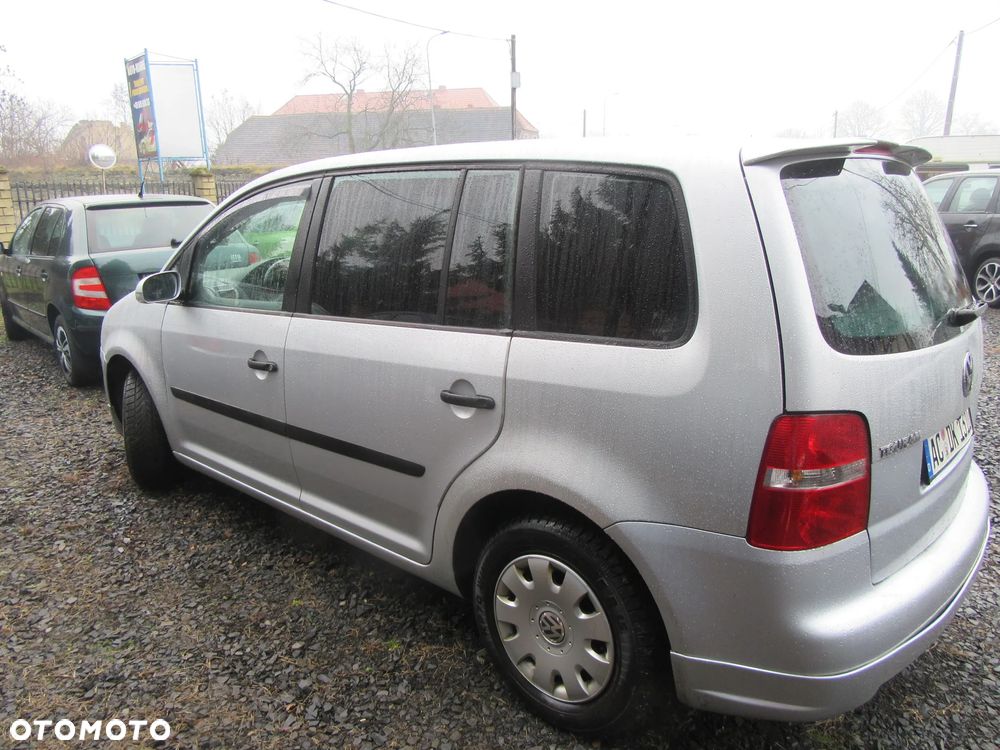 Volkswagen Touran 1.6 FSI - 10