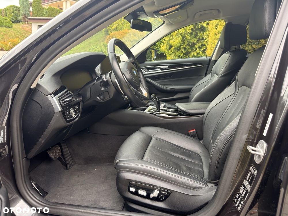 BMW Seria 5 530i GPF xDrive Sport Line sport - 11