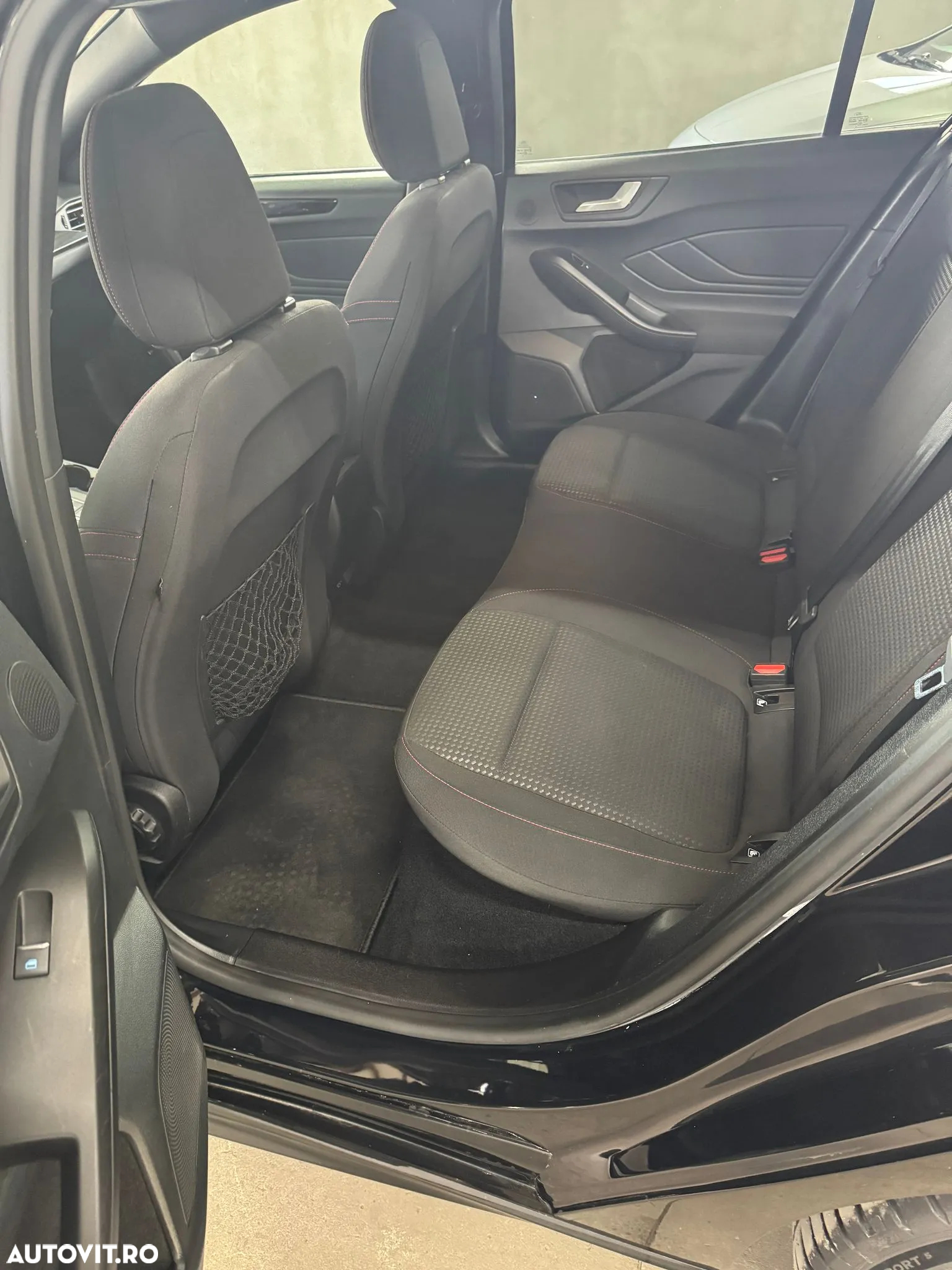 Ford Focus Turnier 2.0 EcoBlue Start-Stopp-System Aut. ST-LINE - 16