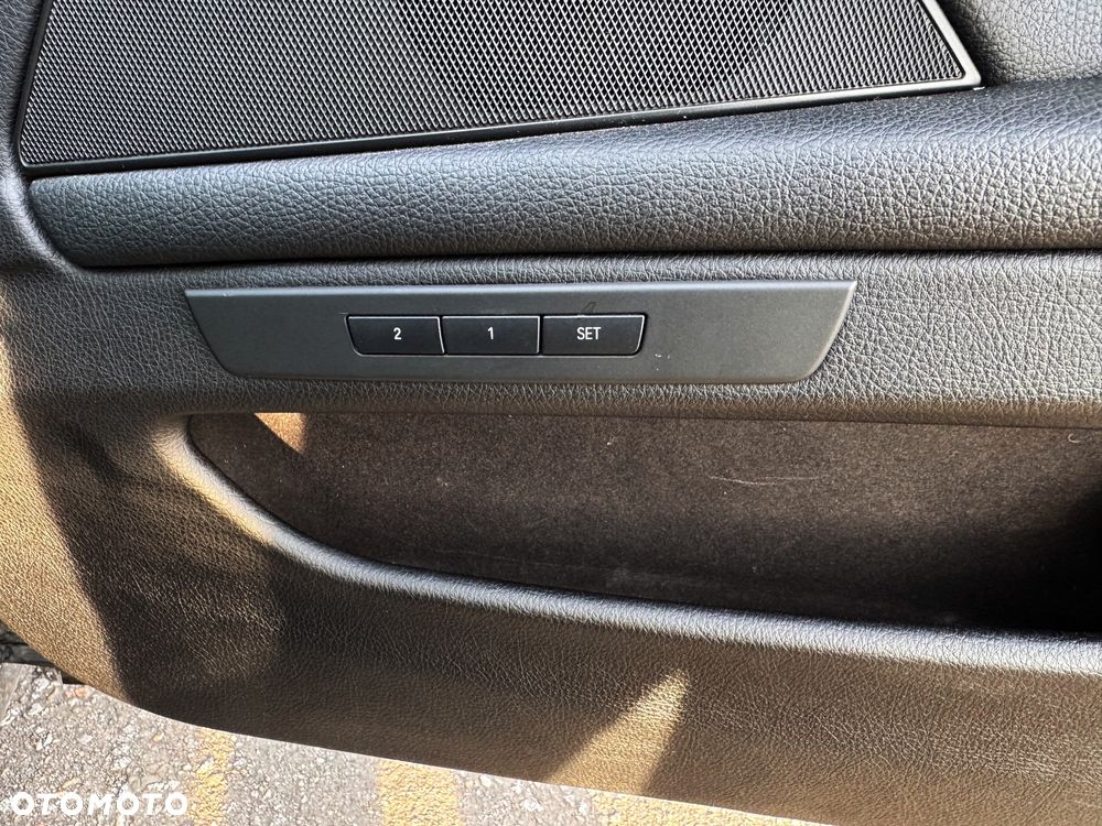 BMW Seria 5 530d xDrive Sport-Aut Luxury Line - 15
