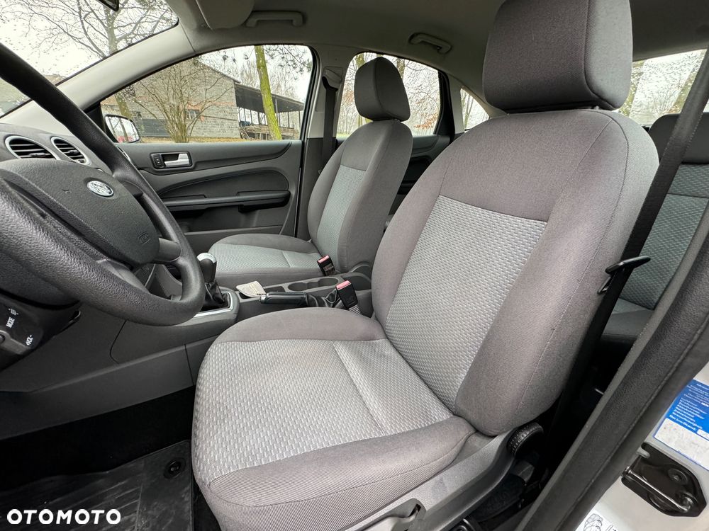 Ford Focus 1.6 16V Trend - 29