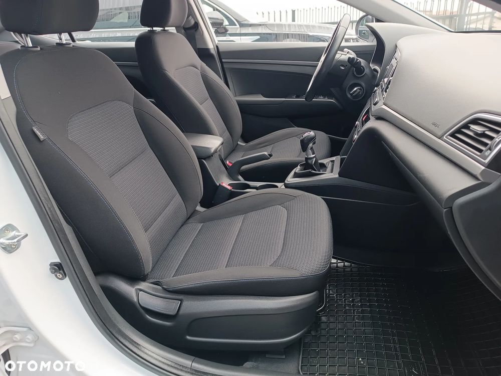 Hyundai Elantra - 11