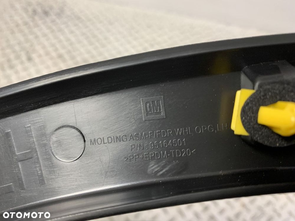 NOWA ORYGINALNA LISTWA BŁOTNIKA LEWY PRZÓD LEWA PRZEDNIA OPEL MOKKA X 16-19 95164501 - 6