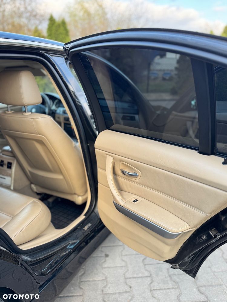 BMW Seria 3 320i - 33
