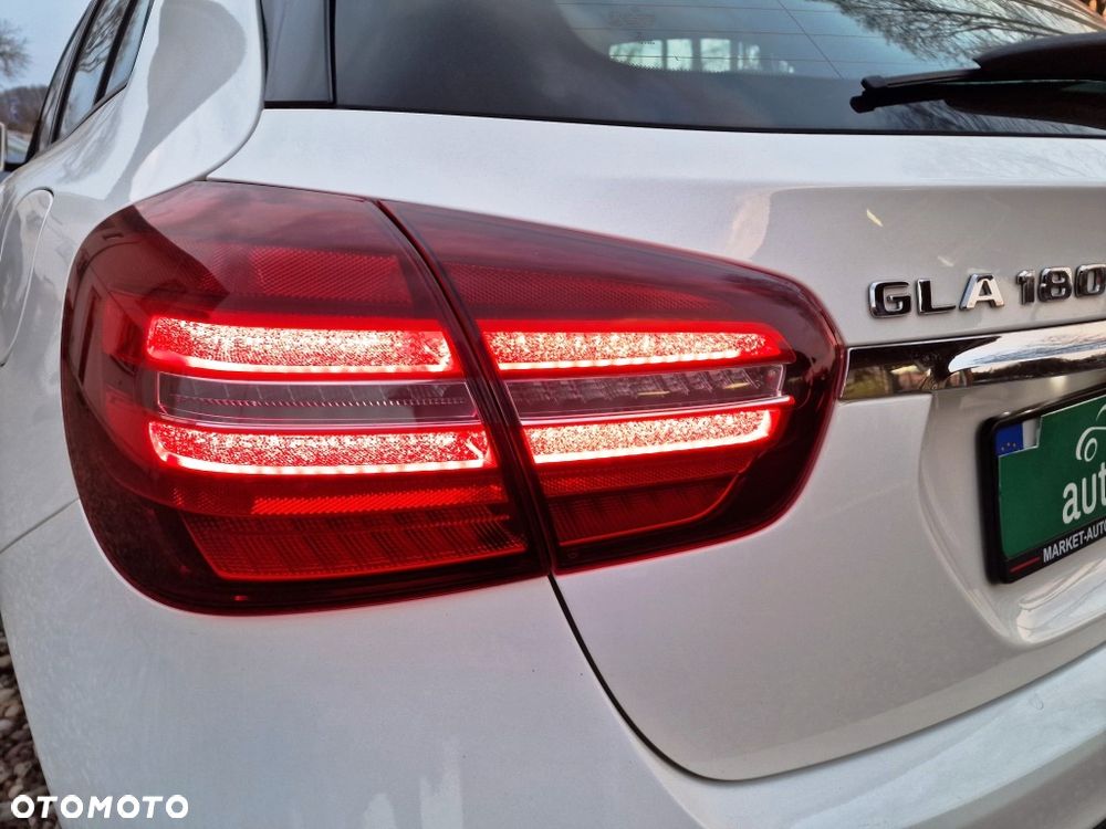 Mercedes-Benz GLA - 27