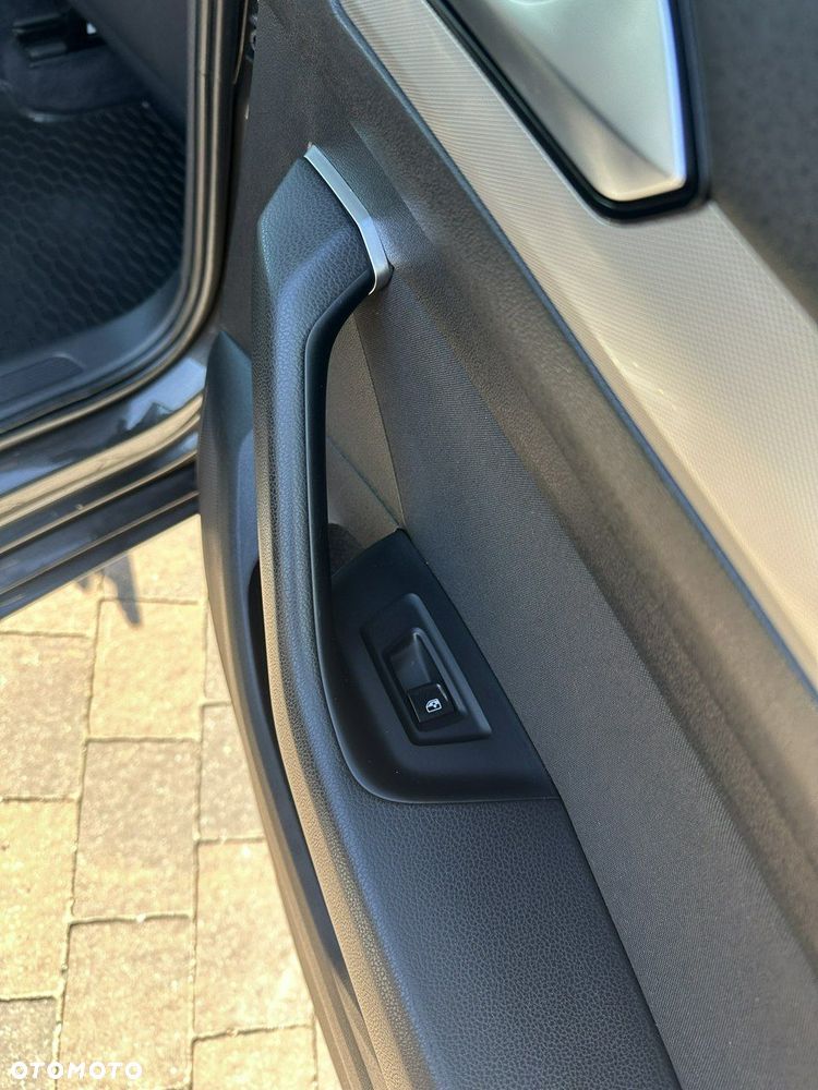 Volkswagen Passat - 33