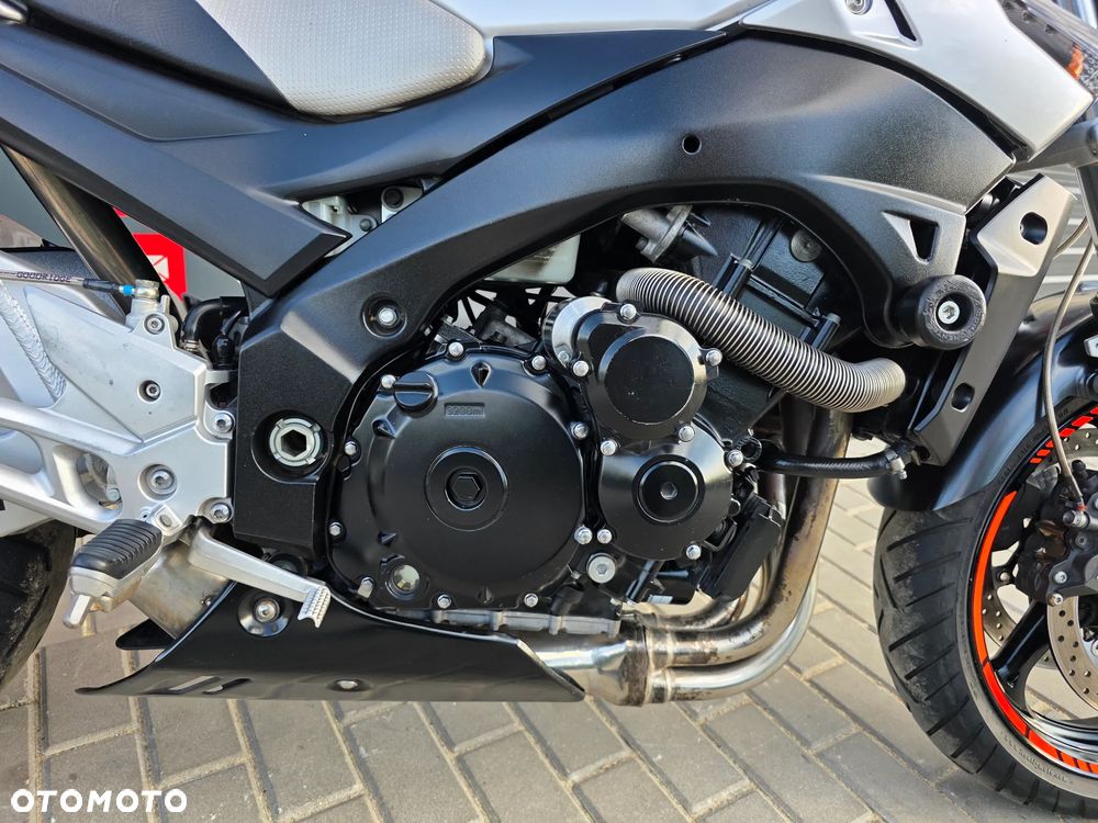 Suzuki GSR - 21