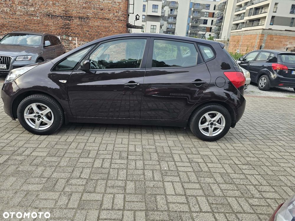 Kia Venga - 8