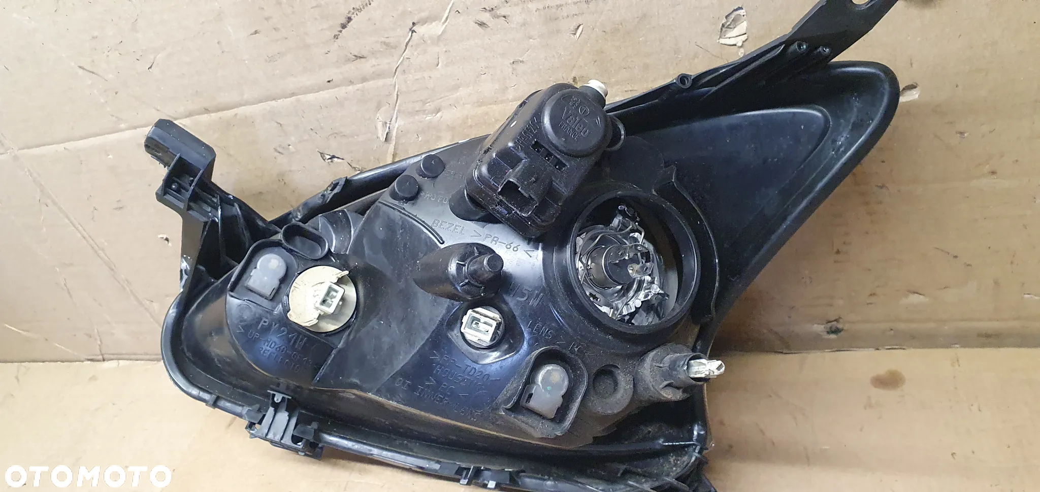 Lampa prawy przód przednia prawa Toyota Aygo 81110-0H010 - 8