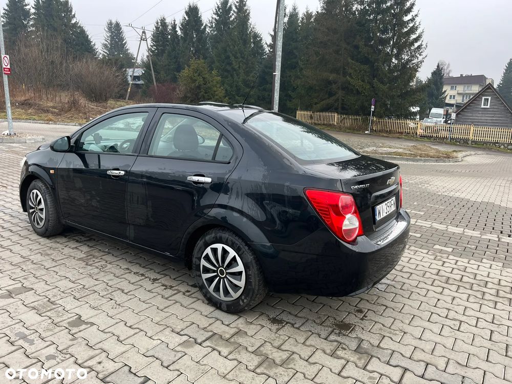 Chevrolet Aveo - 4
