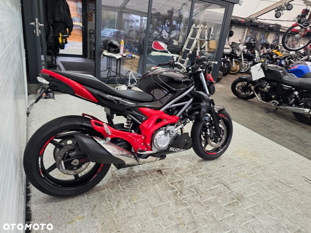Suzuki Gladius - 8