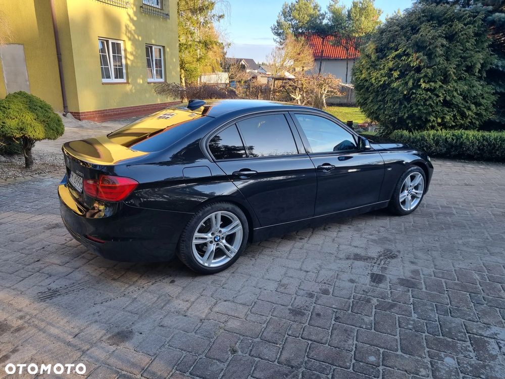 BMW Seria 3 328i Sport Line - 9