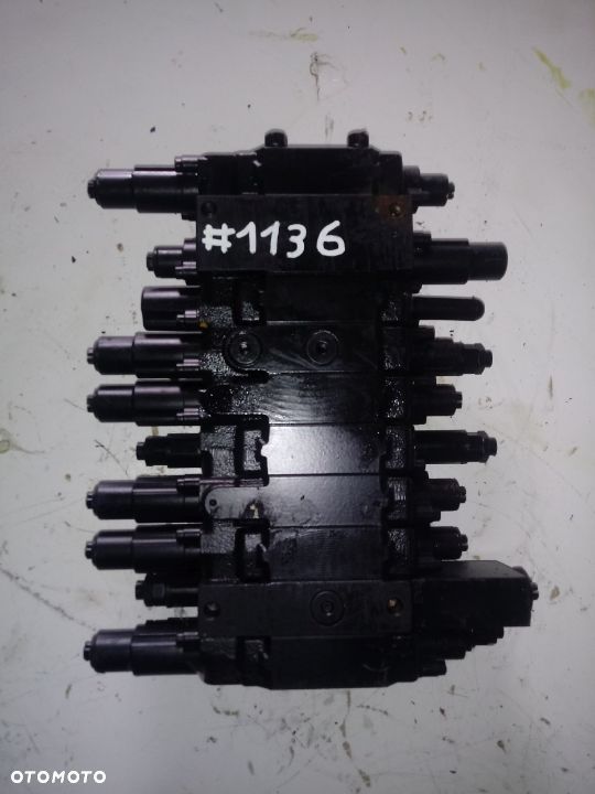 Rozdzielacz hydrauliczny Neuson Kramer 002253315 10 Sekcji - 1