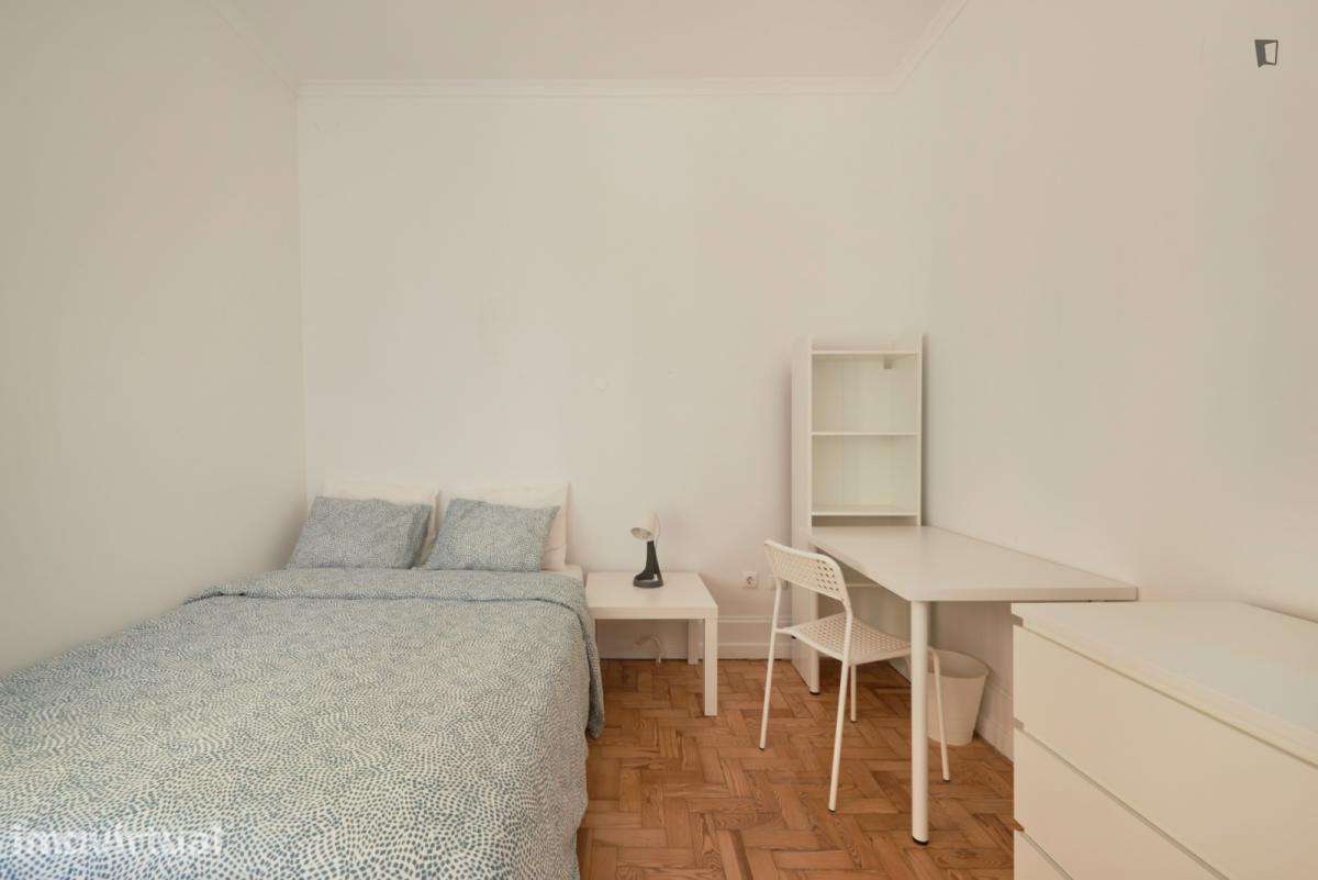Quarto - localizado em Marquês de Pombal Lisbon - Grande imagem: 4/13