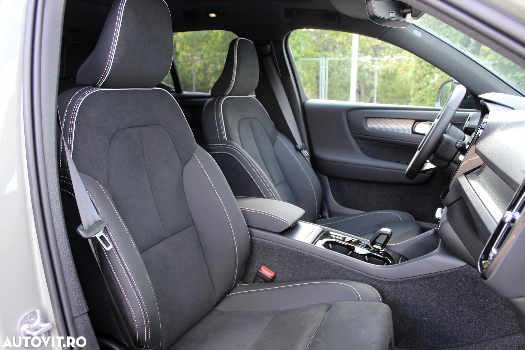 Volvo XC 40 B4 AT FWD MHEV Ultimate Dark - 18